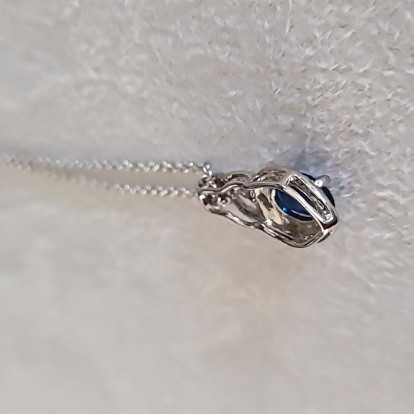 FINE SILVER PLATED NAVY BLUE & WHITE CRYSTAL PENDANT APPROX 18" - Picture 10 of 16